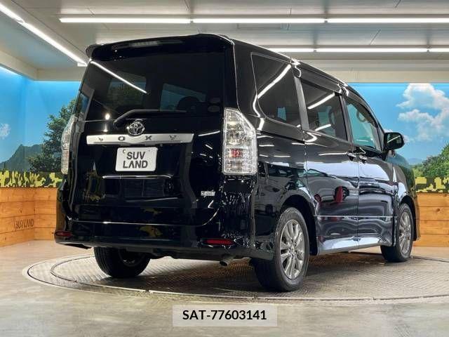 Toyota VOXY 2011-10 289867-17