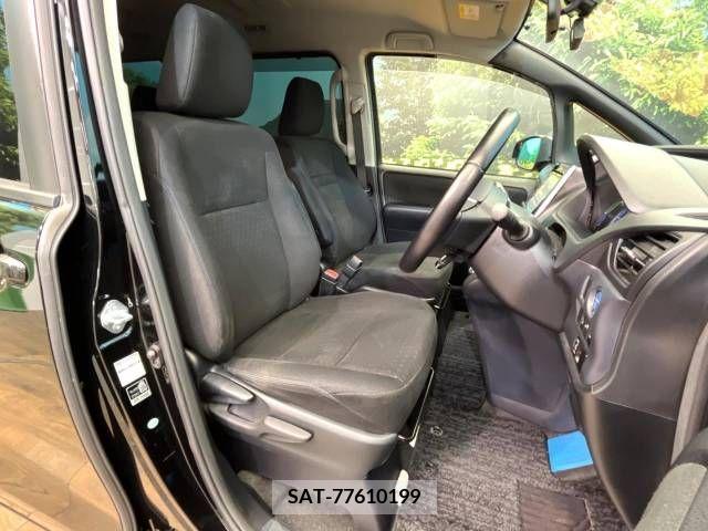 Toyota VOXY HYBRID 2015-09 350553-8