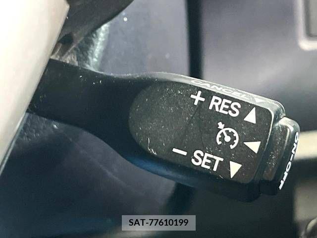 Toyota VOXY HYBRID 2015-09 350553-7