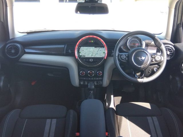 Bmw MINI 2019-09 24966-1