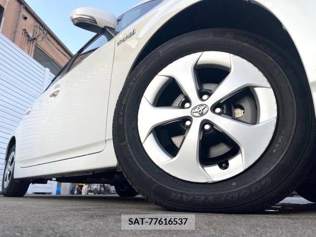 Toyota PRIUS 2015-08 322065-14