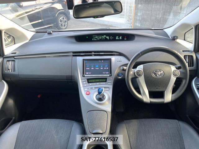 Toyota PRIUS 2015-08 322065-1