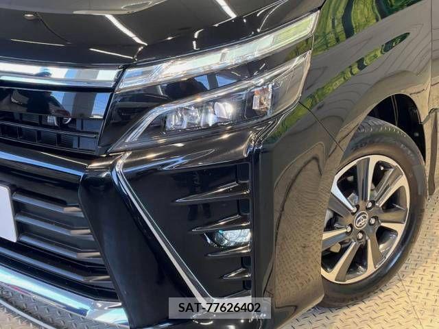 Toyota VOXY 2018-11 370436-12