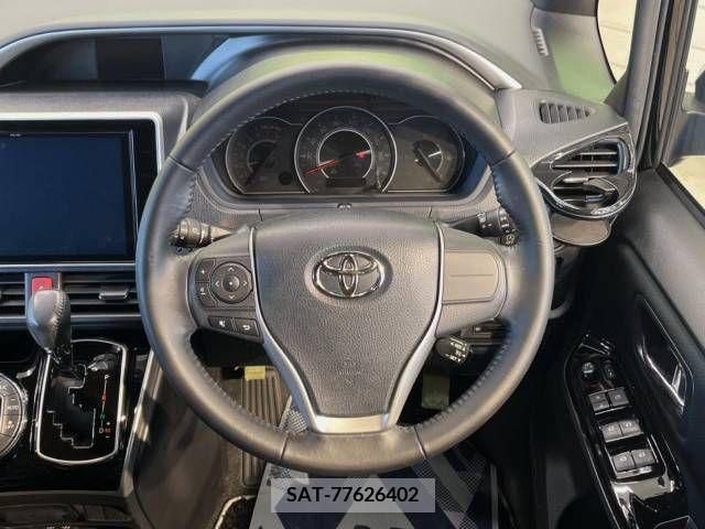 Toyota VOXY 2018-11 370436-11