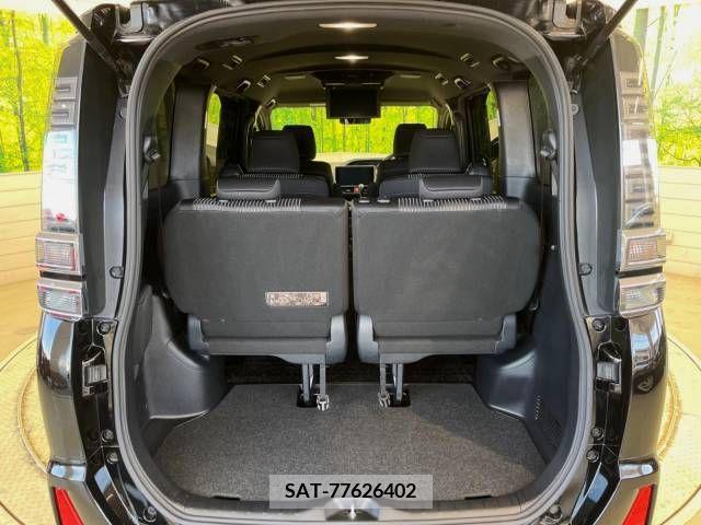 Toyota VOXY 2018-11 370436-10