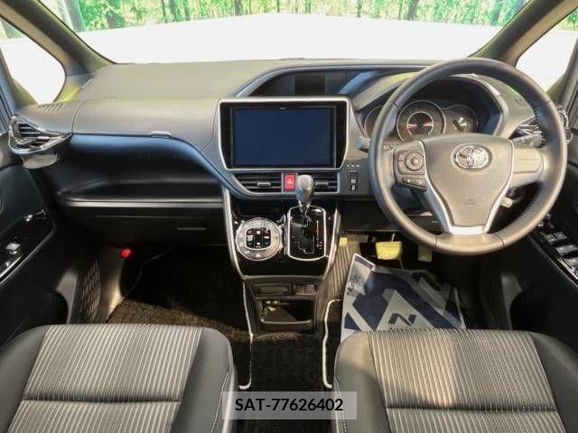 Toyota VOXY 2018-11 370436-1