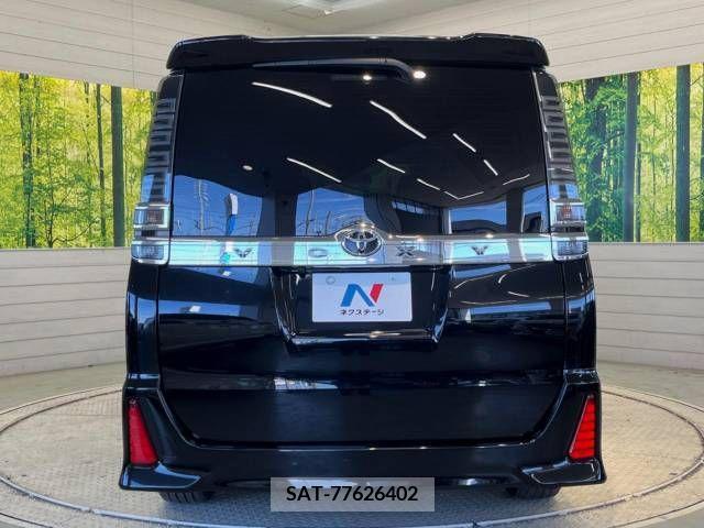 Toyota VOXY 2018-11 370436-15