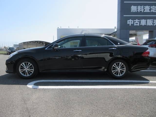 Toyota CROWN SEDAN 2010-11 890-12