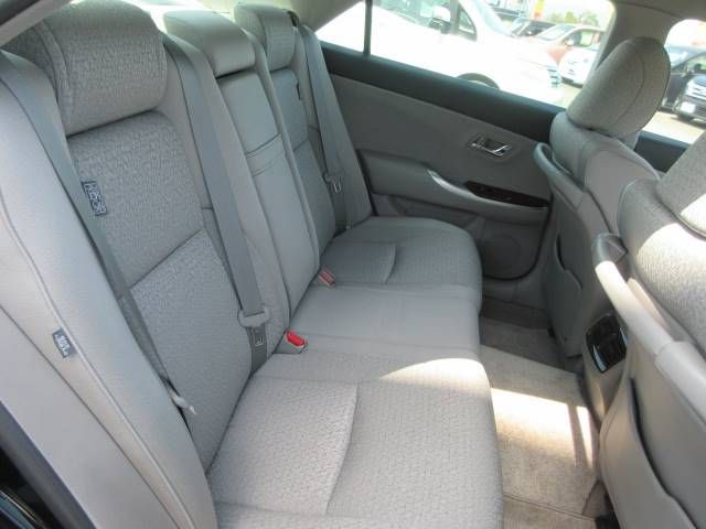 Toyota CROWN SEDAN 2010-11 890-15