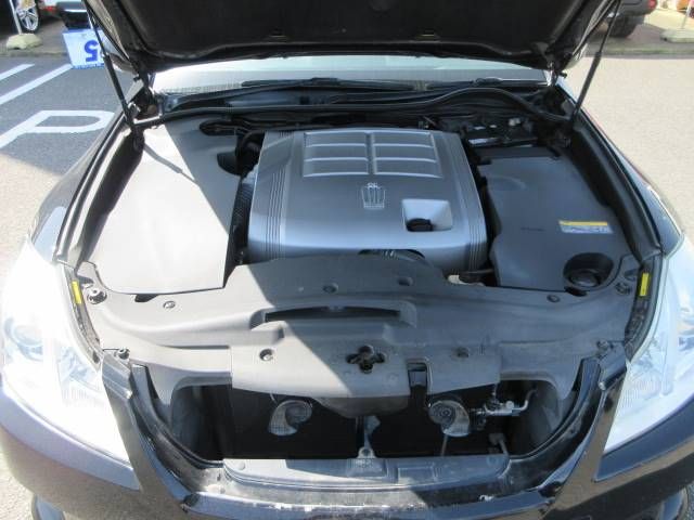 Toyota CROWN SEDAN 2010-11 890-18