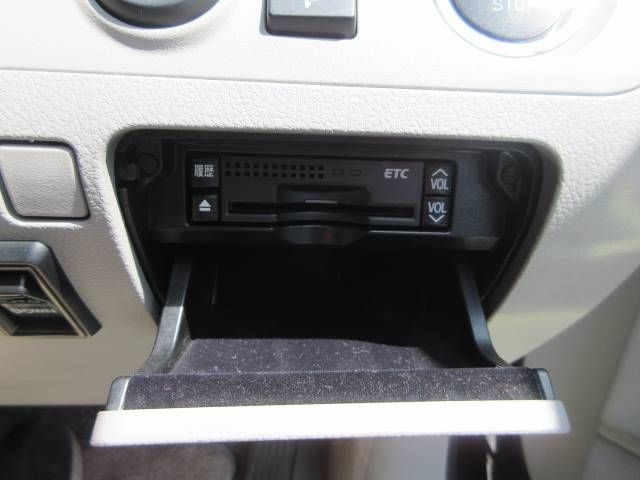 Toyota CROWN SEDAN 2010-11 890-8