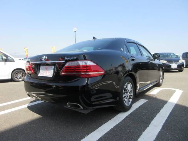 Toyota CROWN SEDAN 2010-11 890-13