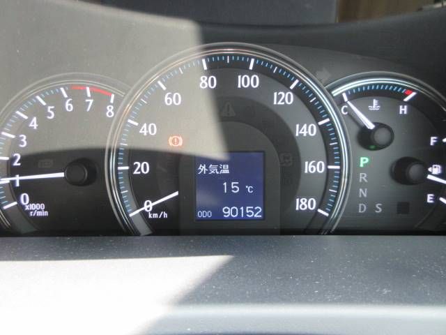 Toyota CROWN SEDAN 2010-11 890-3