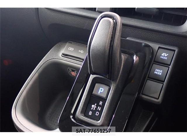 Toyota SIENTA 2022-10 372882-14