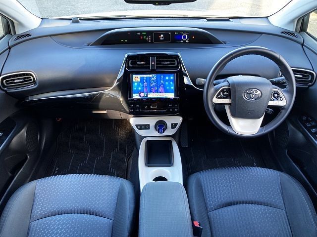 Toyota PRIUS 2017-03 190980-1