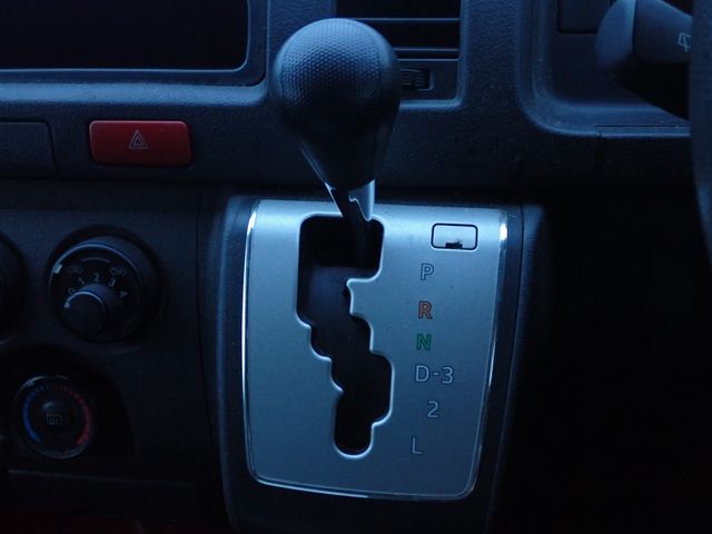 Toyota HIACE VAN 2015-11 191414-11