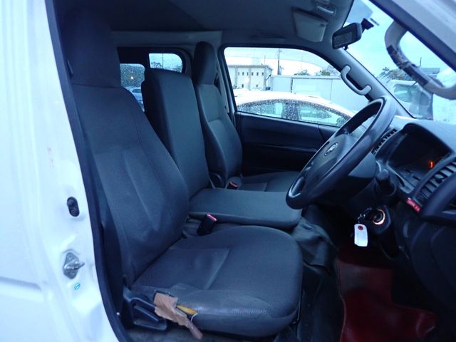 Toyota HIACE VAN 2015-11 191414-14