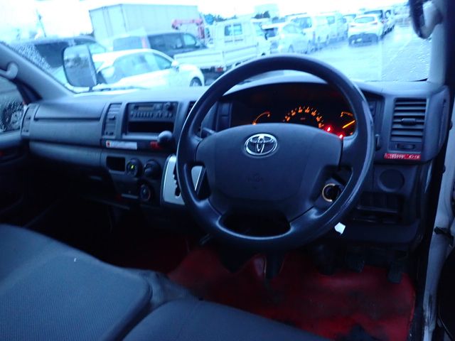 Toyota HIACE VAN 2015-11 191414-1