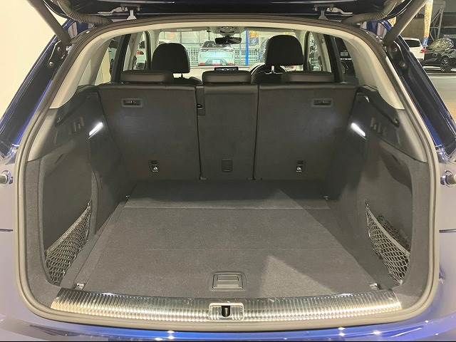 Audi Q5 2020-06 11604-10