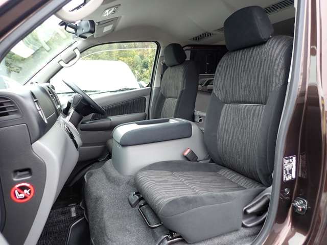 Nissan NV350 Caravan 2019-03 187432-21
