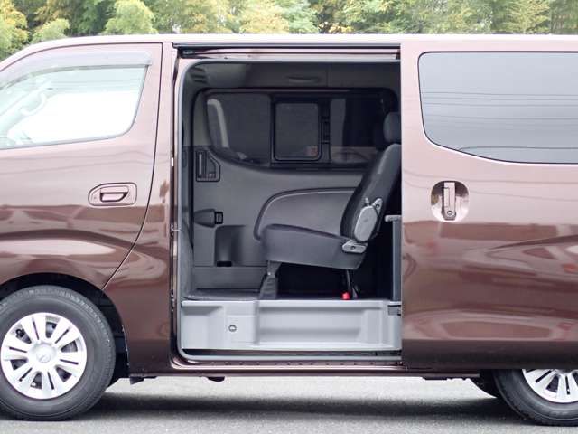 Nissan NV350 Caravan 2019-03 187432-4