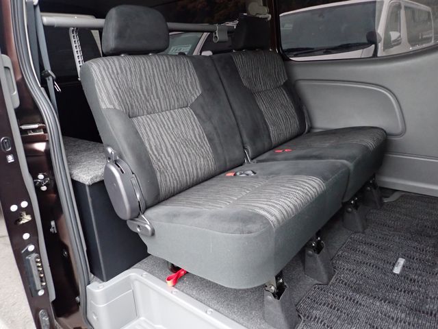 Nissan NV350 Caravan 2019-03 187432-23