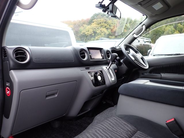 Nissan NV350 Caravan 2019-03 187432-20