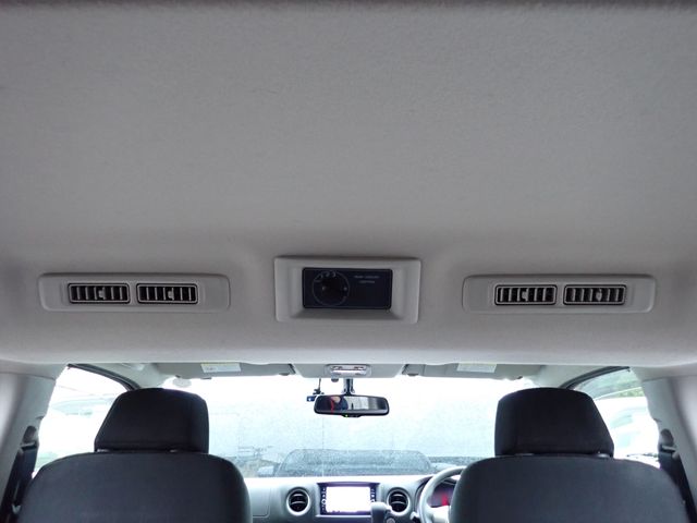 Nissan NV350 Caravan 2019-03 187432-22