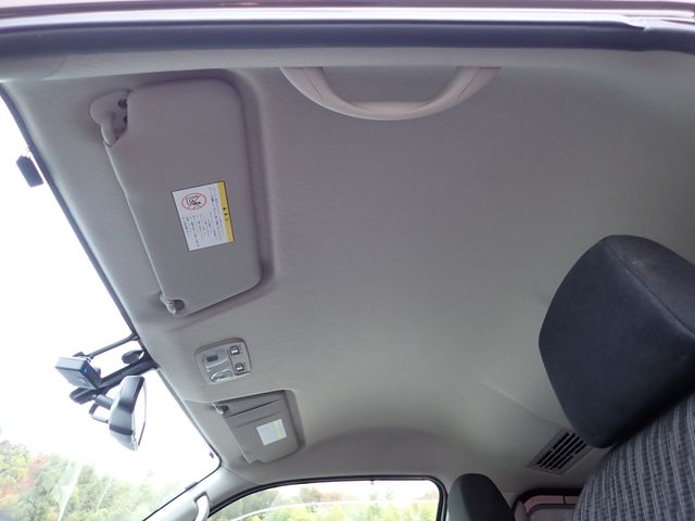 Nissan NV350 Caravan 2019-03 187432-19