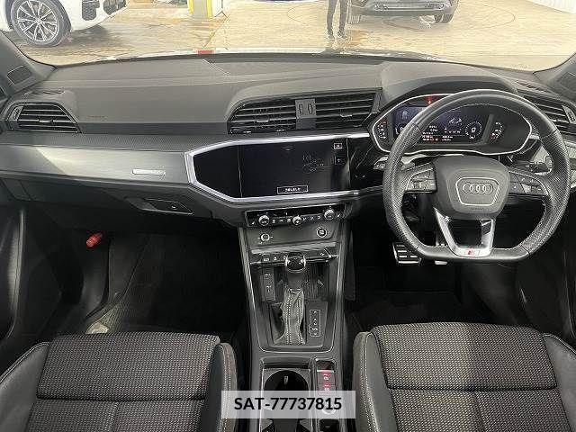 Audi Q3 2021-04 374060-1
