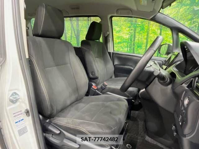 Toyota ESQUIRE 2015-09 268601-8