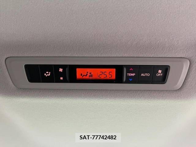 Toyota ESQUIRE 2015-09 268601-7