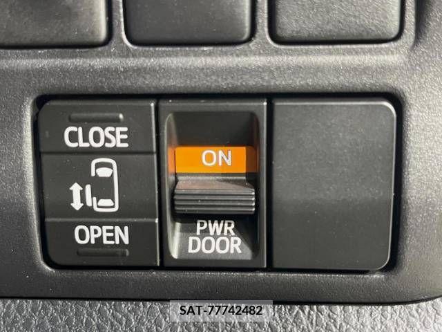 Toyota ESQUIRE 2015-09 268601-3