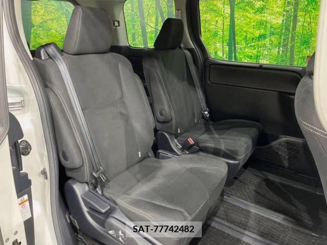 Toyota ESQUIRE 2015-09 268601-9