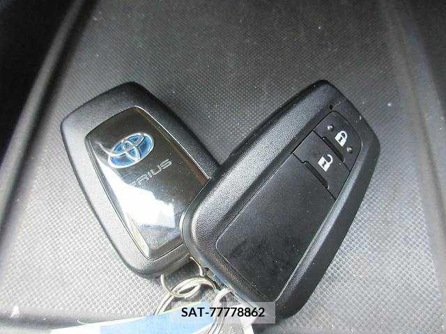 Toyota PRIUS 2019-11 322438-17