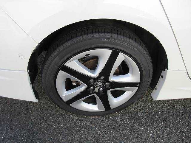 Toyota PRIUS 2017-05 14154-19