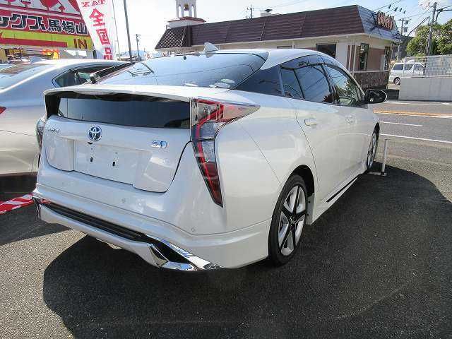 Toyota PRIUS 2017-05 14154-2