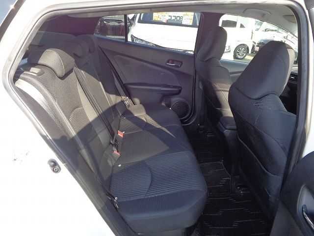 Toyota PRIUS 2017-05 14154-14