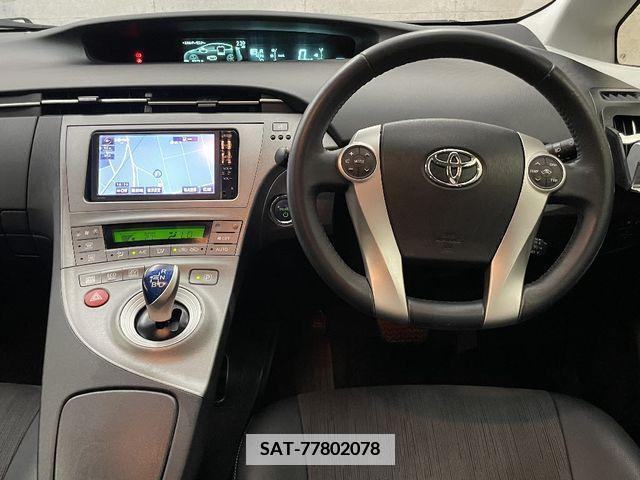 Toyota PRIUS 2015-04 377251-1