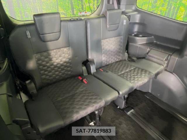 Toyota VOXY 2023-05 370528-10