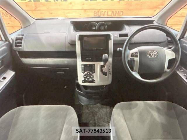 Toyota VOXY 2010-08 336293-1
