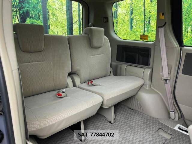 Toyota NOAH 2009-09 250392-9