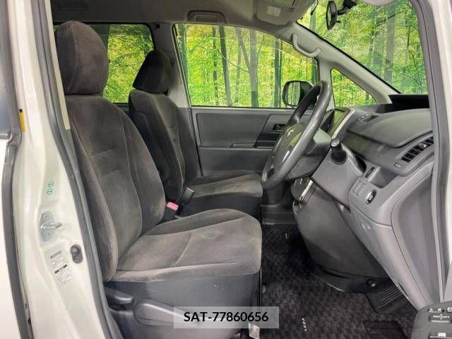 Toyota VOXY 2009-06 370513-8