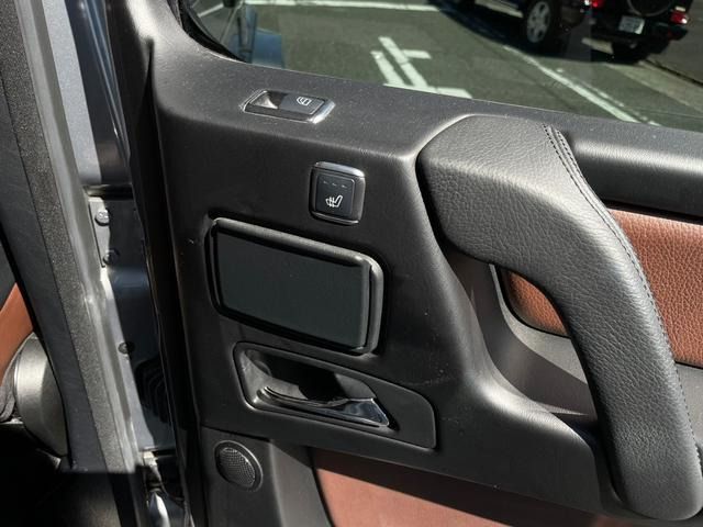 Mercedes Benz G-CLASS 2016-05 19637-13