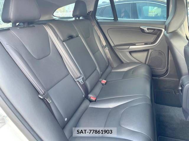 Volvo V60 2015-12 320543-12