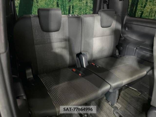 Toyota VOXY 2018-11 370343-10