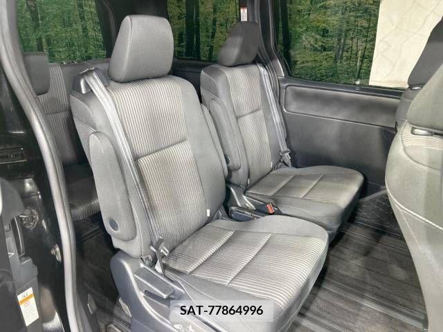 Toyota VOXY 2018-11 370343-9