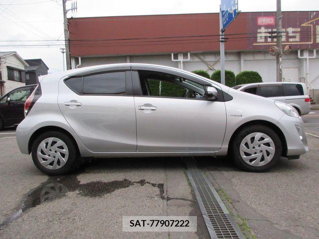 Toyota AQUA 2017-03 260595-7
