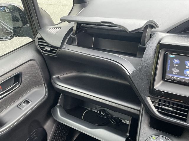 Toyota NOAH HYBRID 2019-12 190569-20