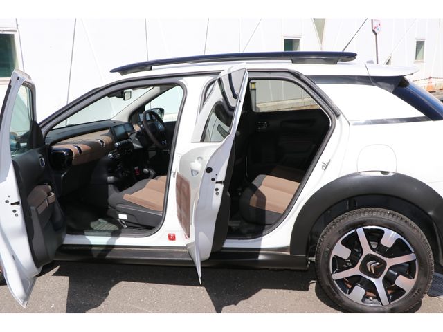 Citroen C4 2017-04 5638-9